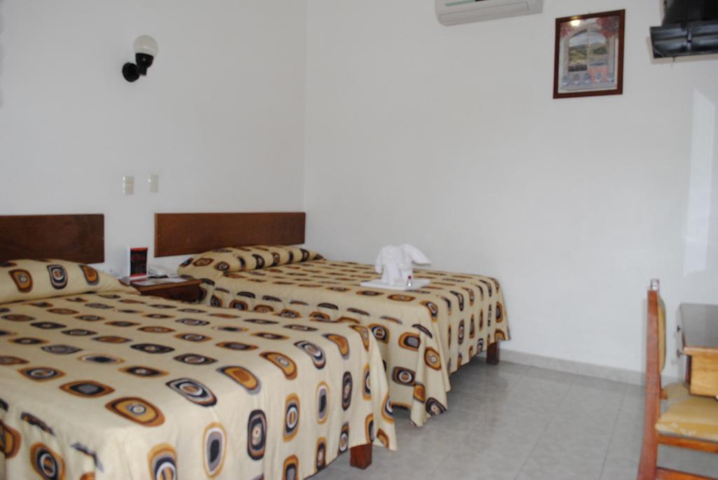 Hotel Arcos Del Parque Acayucan Zimmer foto